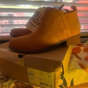 Toms  Deia booties 7.5  🆕
